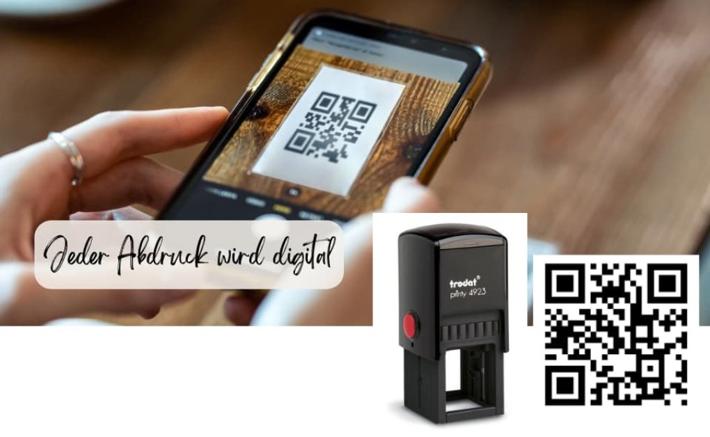 Person scannt mit dem Smartphone einen QR Code Stempel Daneben ein Stempelgerät Trodat Printy 4923 mit QR Code Abdruck