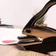 Prägestempel und Prägezange für elegante Blindprägung auf Papier und Zertifikaten