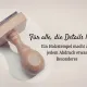 Holzstempel mit rundem Holzgriff auf hellem Hintergrund